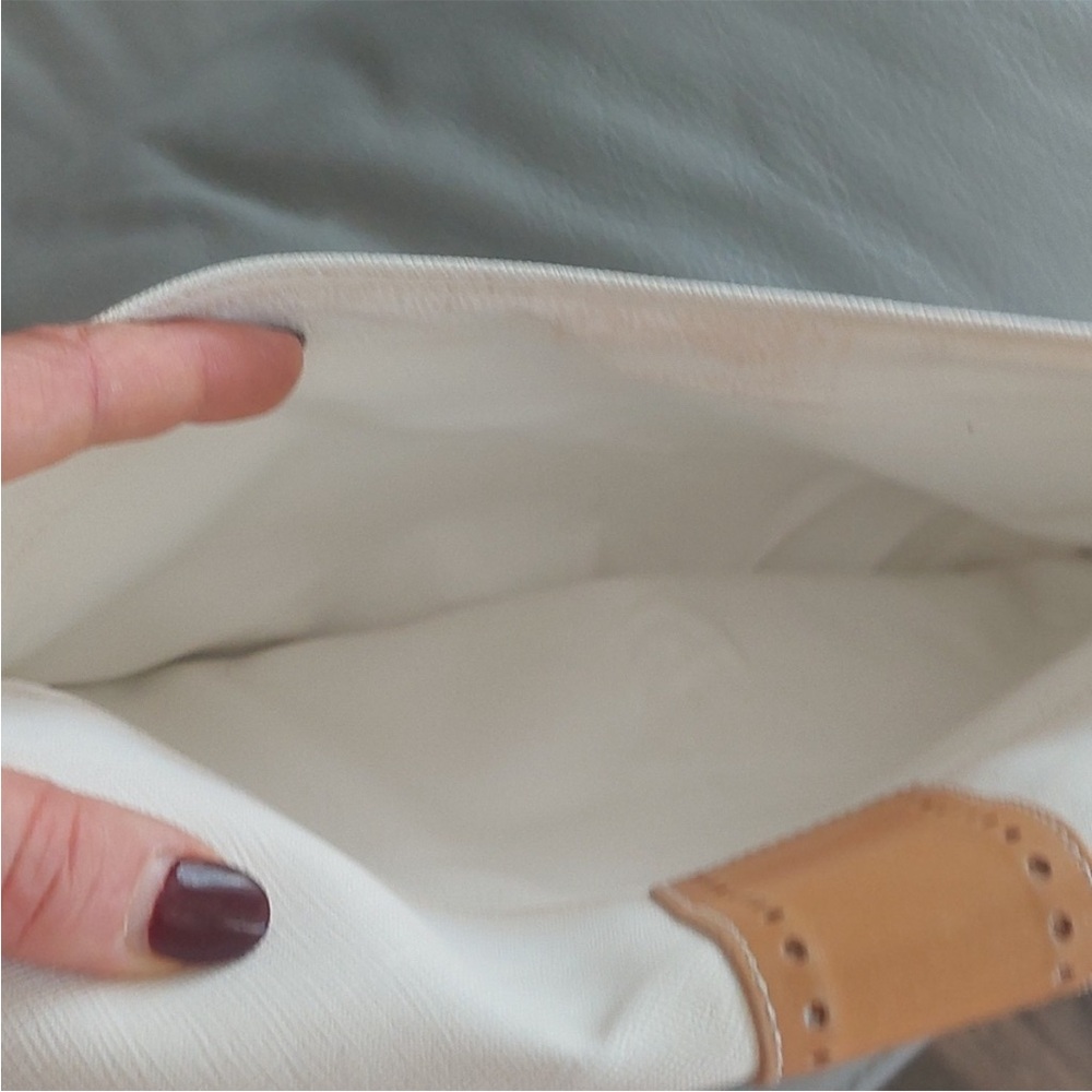 Fendi Elegant White and Tan Clutch Bag - Picture 8 of 16